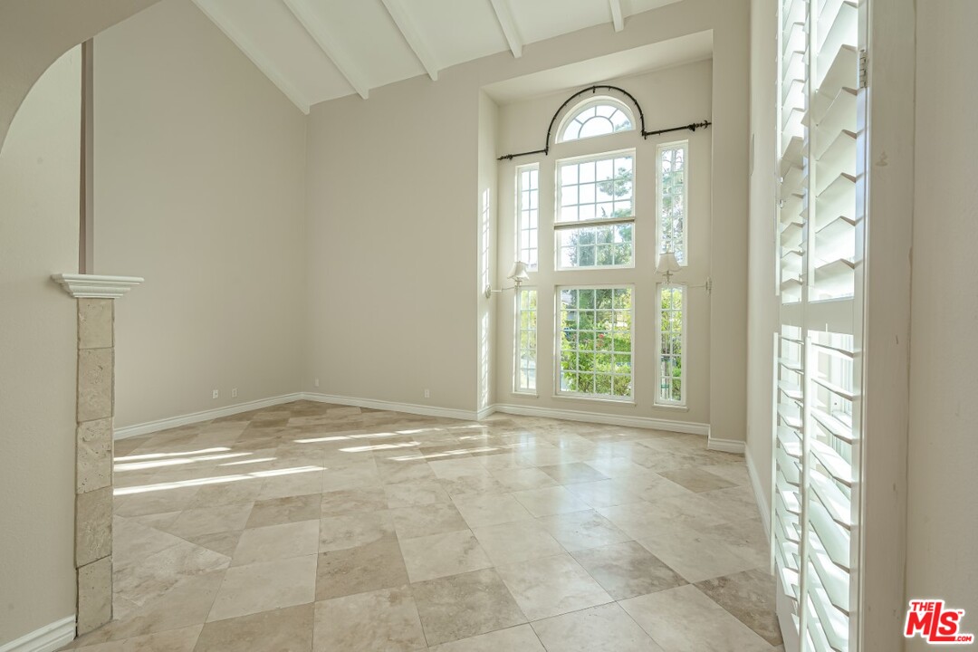 9705 Moorgate Road Beverly Hills, CA 90210 - Photo 3 of 33 Gallery Image 3