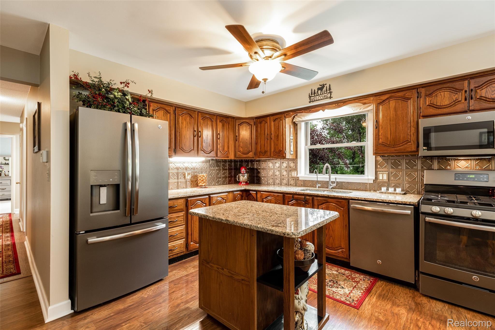 3787 Hooker Road Pinckney, MI 48169 - Photo 14 of 55 21.Kitchen