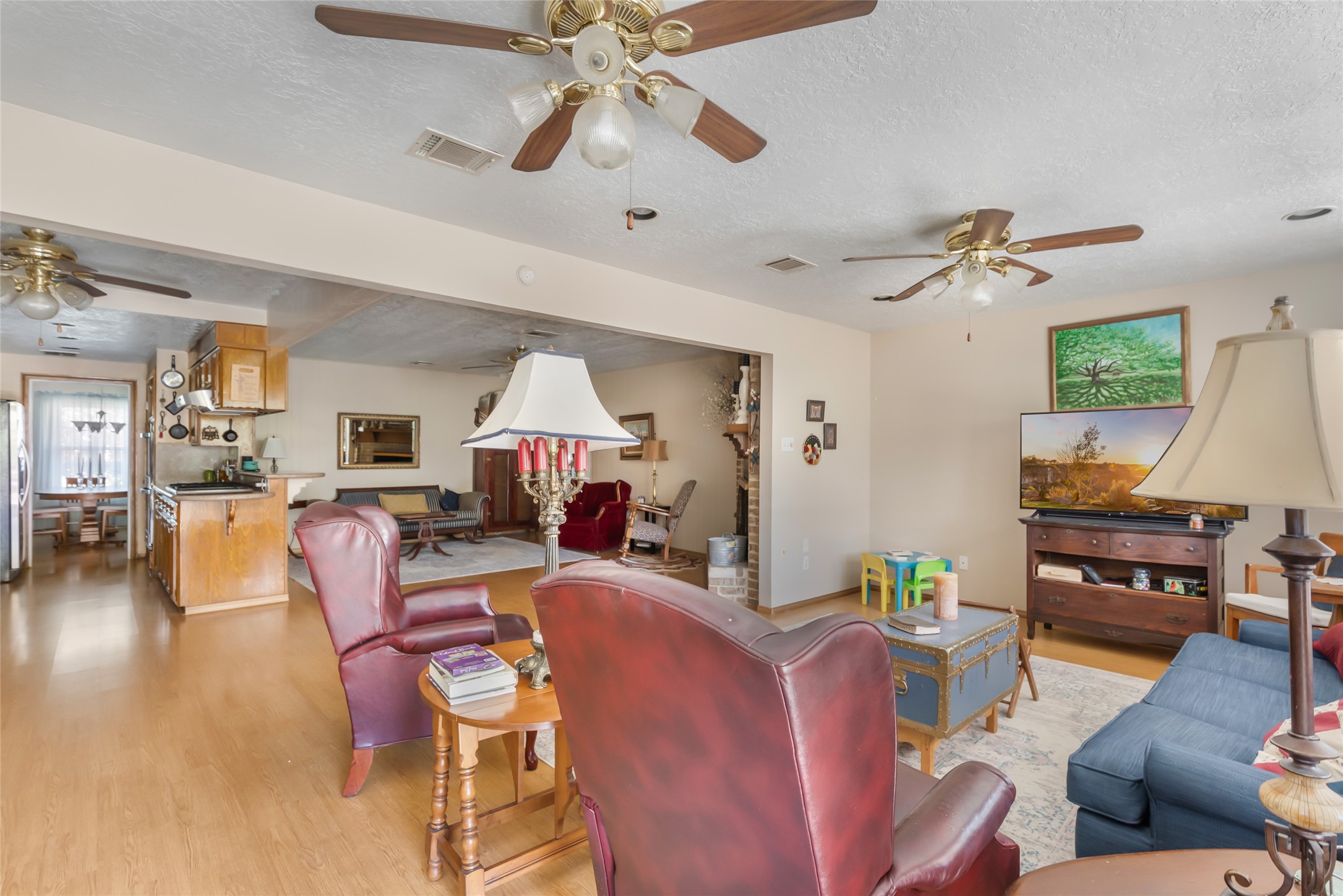 14510 Foxford Way Houston, TX 77015 - Photo 15 of 37 a living room with furniture