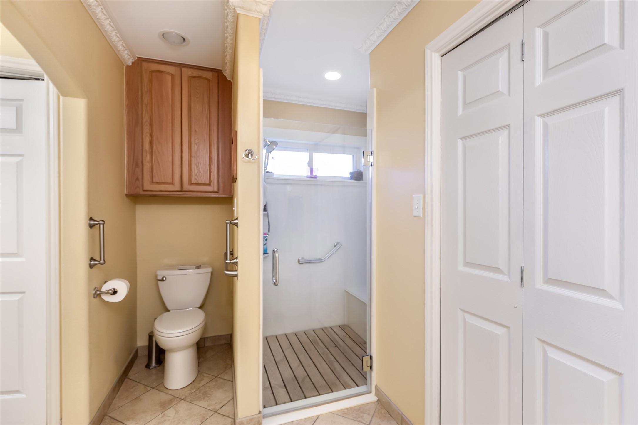 14510 Foxford Way Houston, TX 77015 - Photo 23 of 37 a bathroom with a toilet and a shower