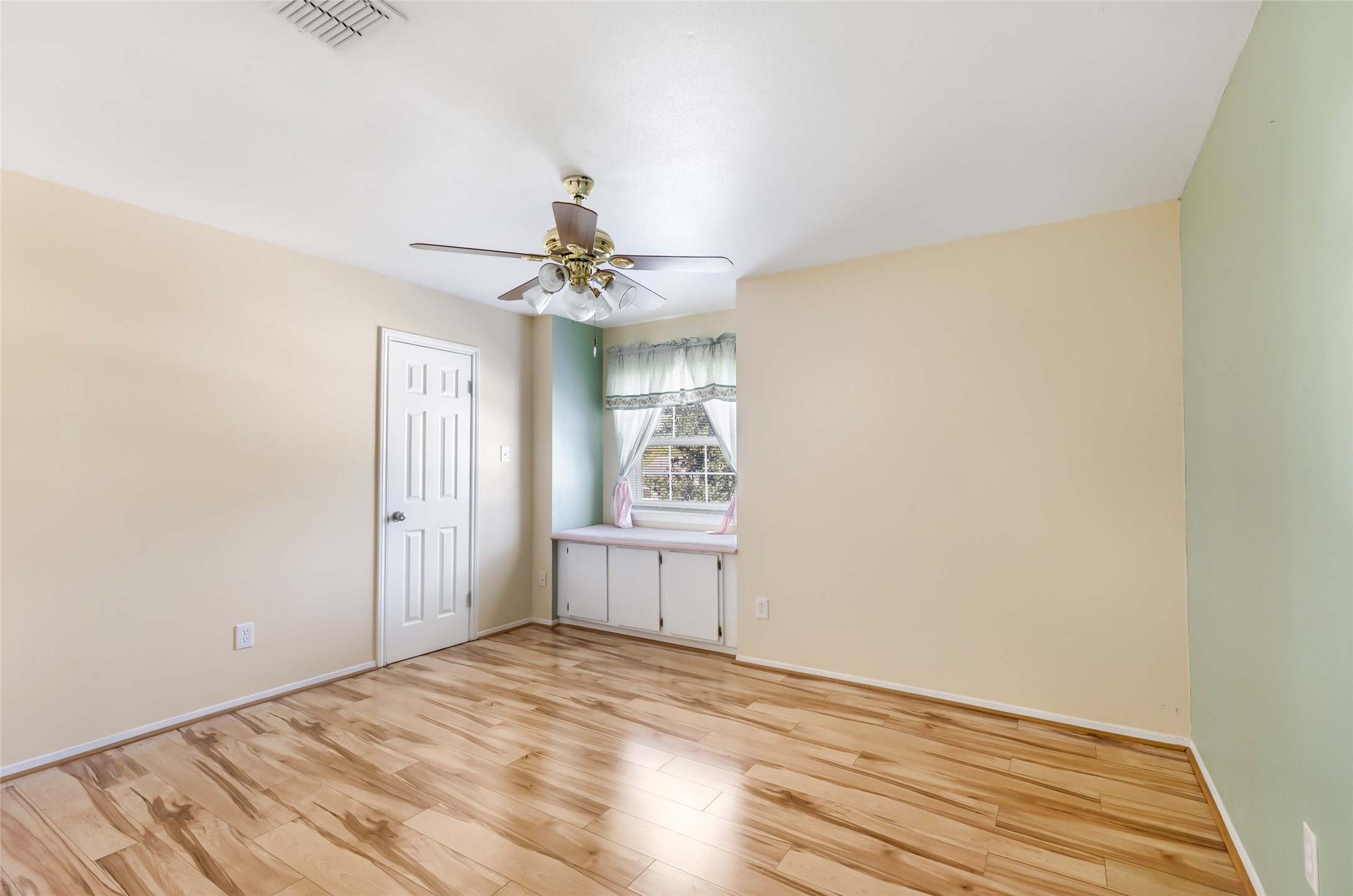 14510 Foxford Way Houston, TX 77015 - Photo 27 of 37 a view of a livingroom with wooden floor and a ceiling fan