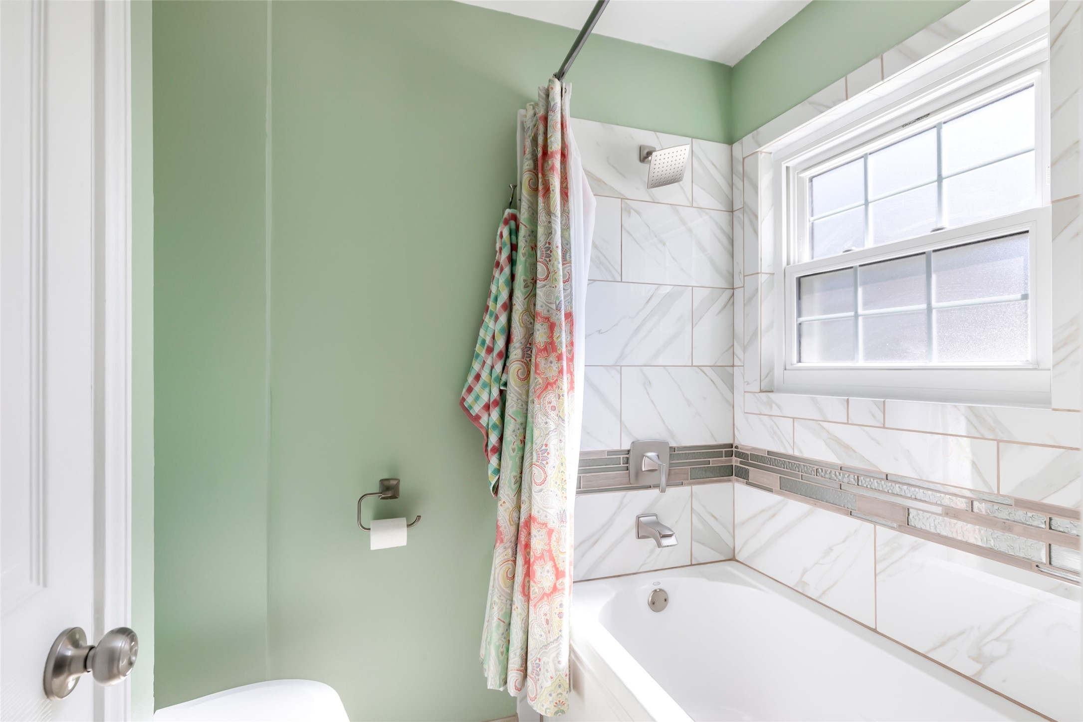 14510 Foxford Way Houston, TX 77015 - Photo 31 of 37 a bathroom with a bathtub and a shower