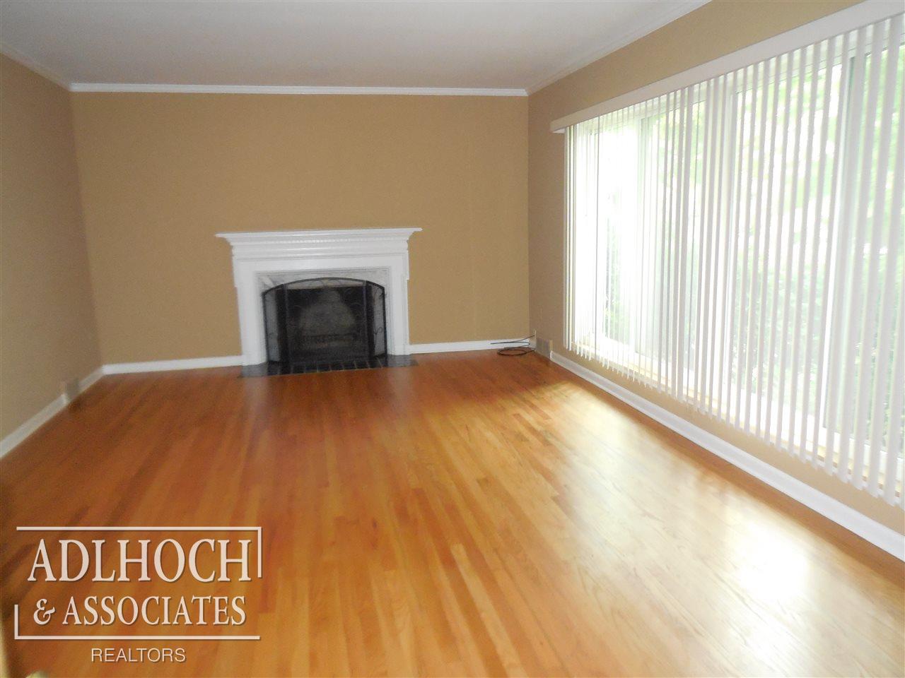 924 Trombley Road Grosse Pointe, MI 48230 - Photo 2 of 19