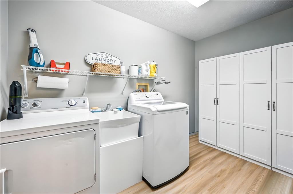 723 Rollinson Road Hermitage, PA 16148 - Photo 16 of 38 a utility room with dryer and washer