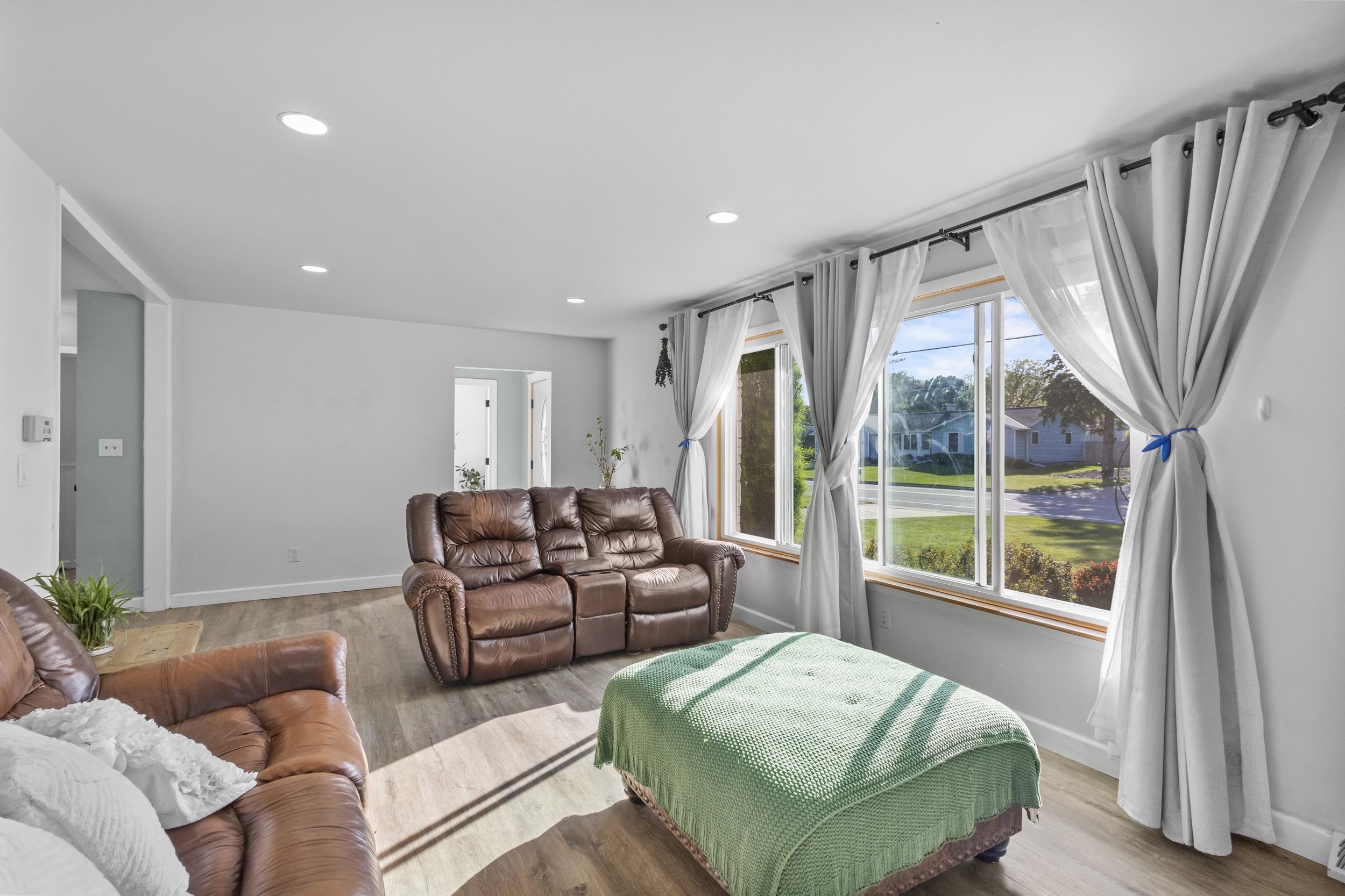 2663 Timber Lane Green Bay, WI 54313 - Photo 10 of 65
