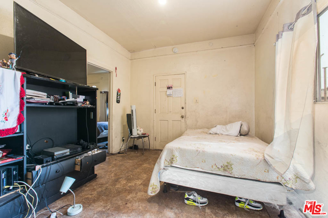 156 South Pecan Street Los Angeles, CA 90033 - Photo 17 of 19