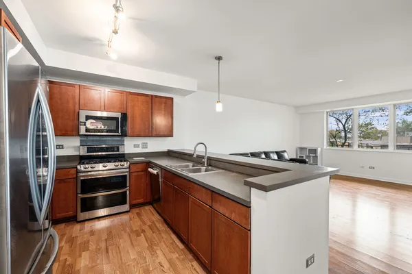 $2,400 | 1905 South Wolf Road, Unit 209, Hillside, IL 60162
