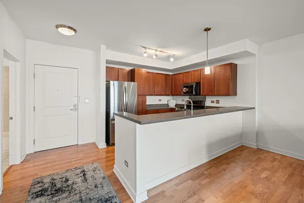 $2,400 | 1905 South Wolf Road, Unit 209, Hillside, IL 60162