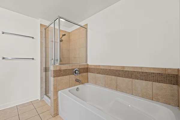 $2,400 | 1905 South Wolf Road, Unit 209, Hillside, IL 60162