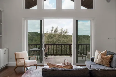 $900,000 | 229 Huck Finn Trail, Dripping Springs, TX 78620