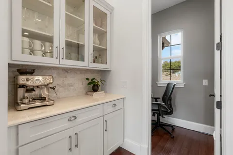 $900,000 | 229 Huck Finn Trail, Dripping Springs, TX 78620