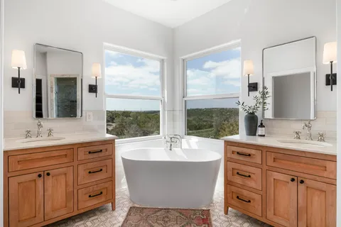 $900,000 | 229 Huck Finn Trail, Dripping Springs, TX 78620