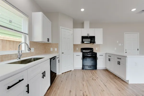 $1,700 | 8202 Homewood Lane, Unit A, Houston, TX 77028