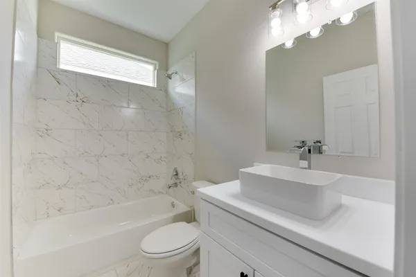 $1,700 | 8202 Homewood Lane, Unit A, Houston, TX 77028