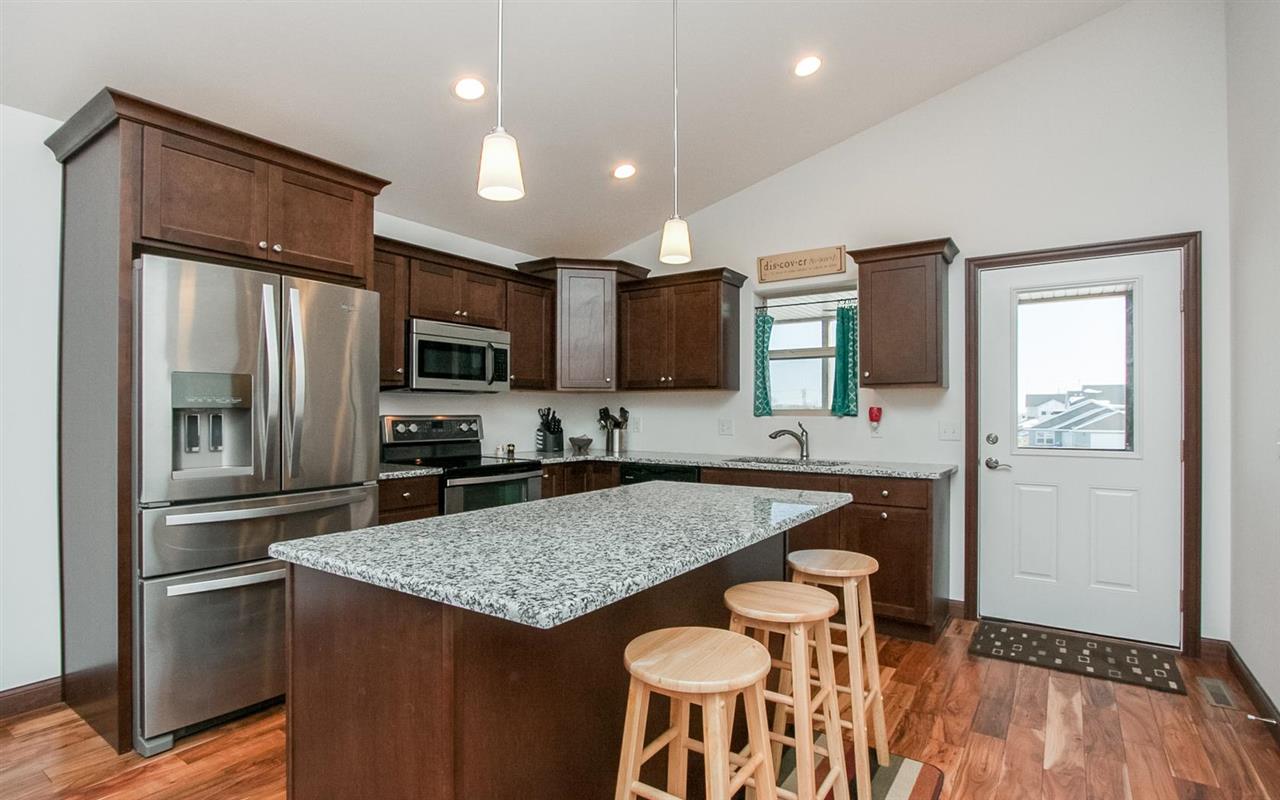 5307 Ruhd Street Southwest Cedar Rapids, IA 52404 - Photo 8 of 24 Gallery Image 8