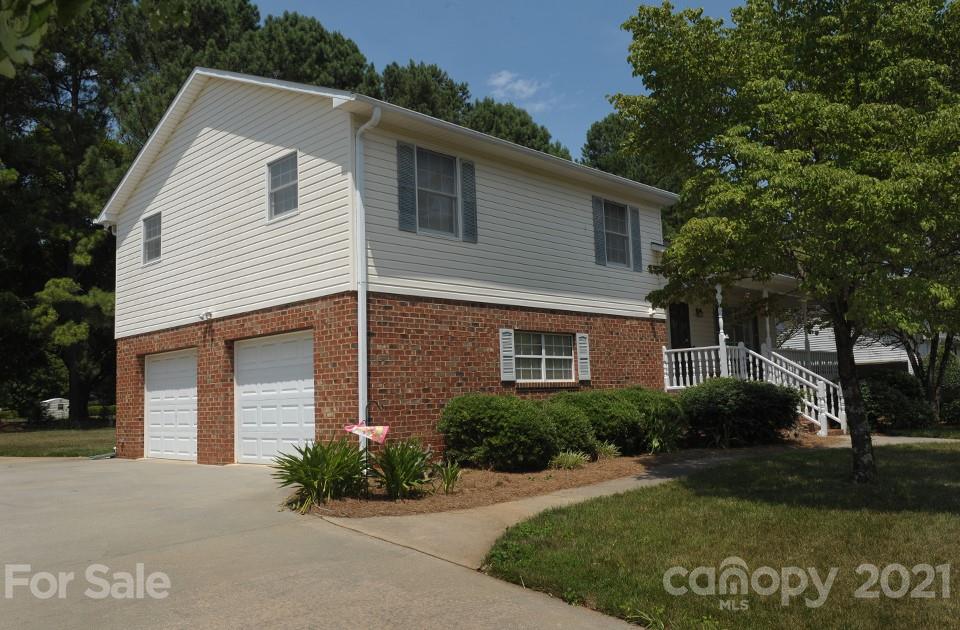 801 Fox Run Road Lexington, NC 27292 - Photo 3 of 20 Gallery Image 3