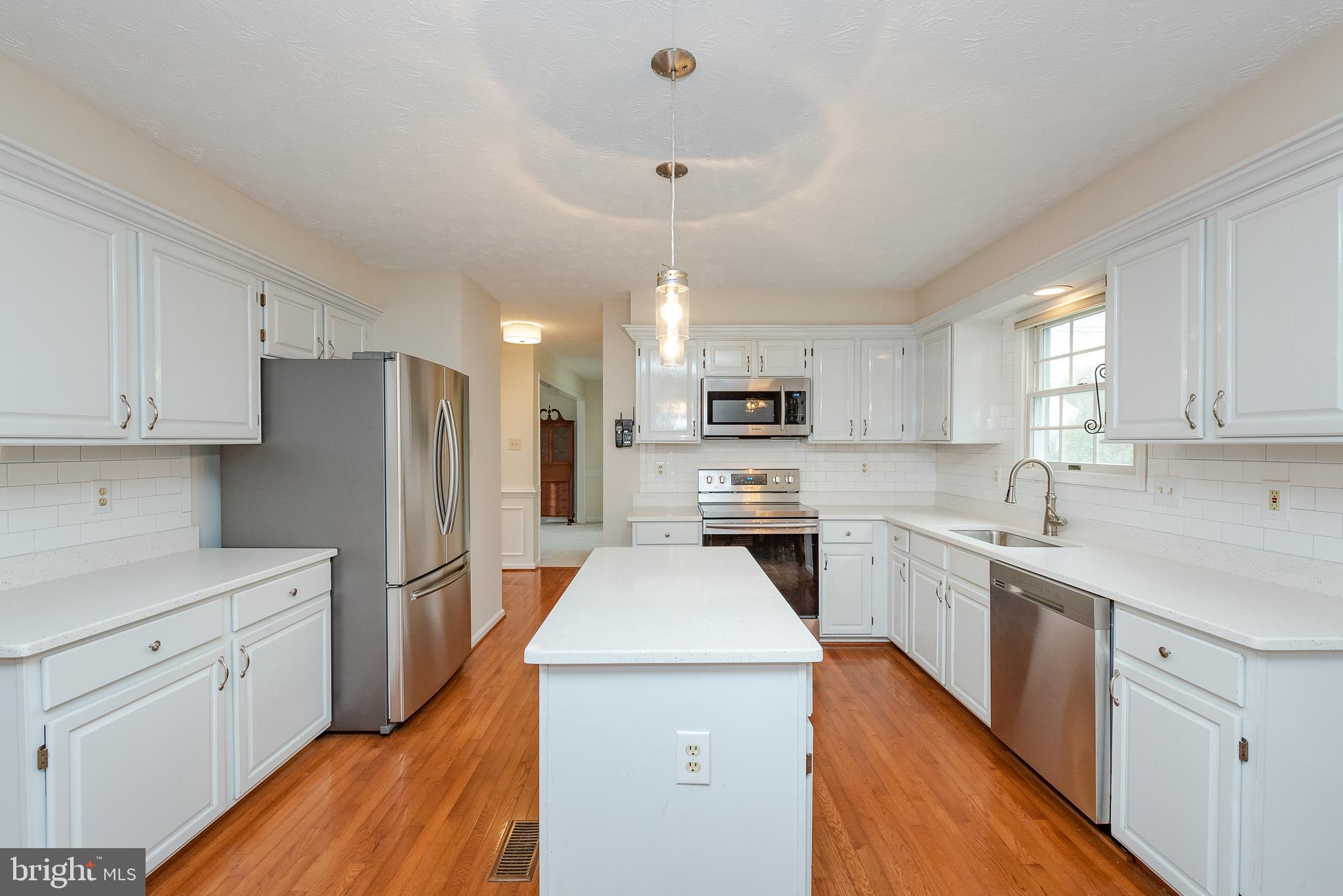8364 Kings Heights Road Ellicott City, MD 21043 - Photo 3 of 48 Kitchen