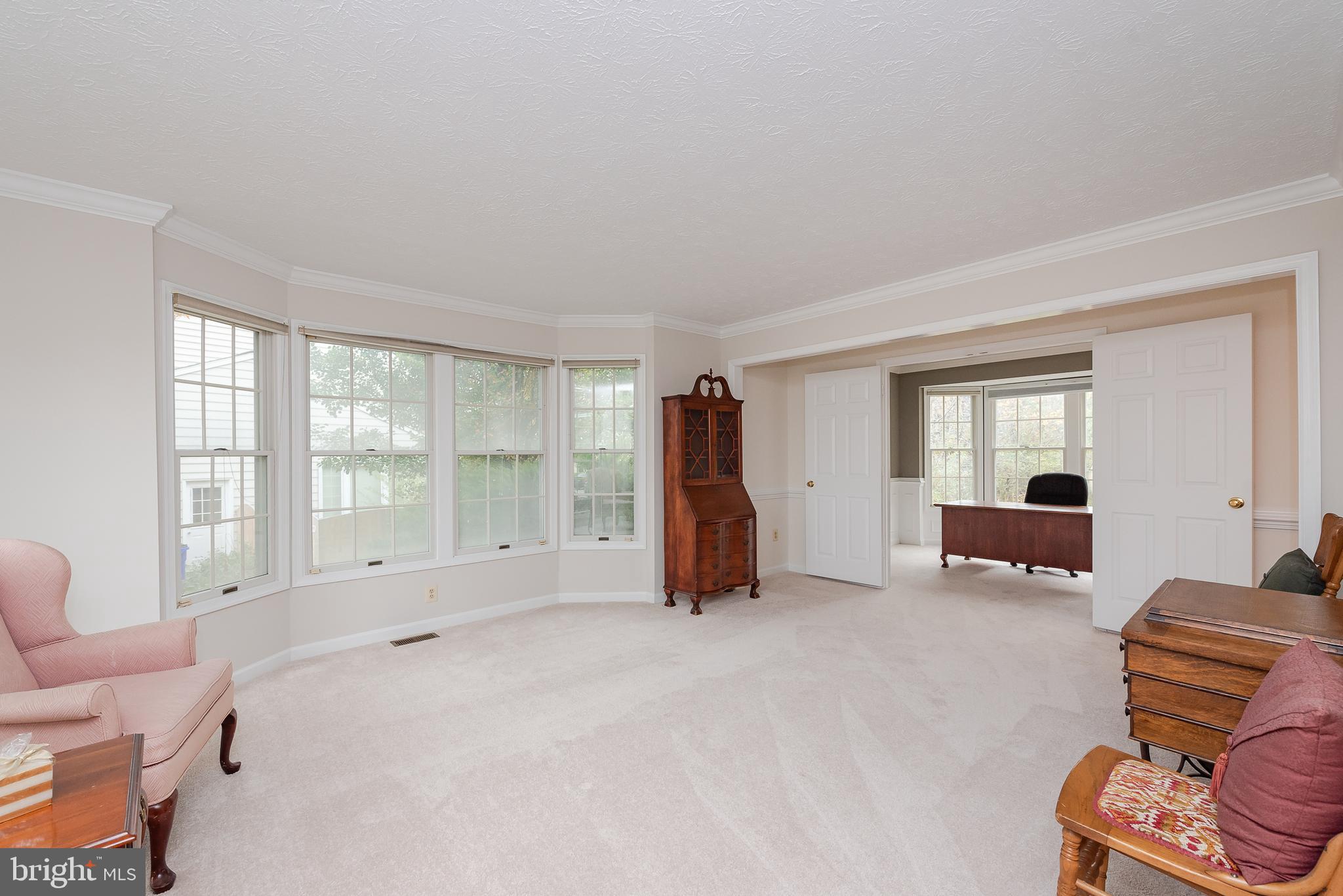 8364 Kings Heights Road Ellicott City, MD 21043 - Photo 9 of 48 Living Room