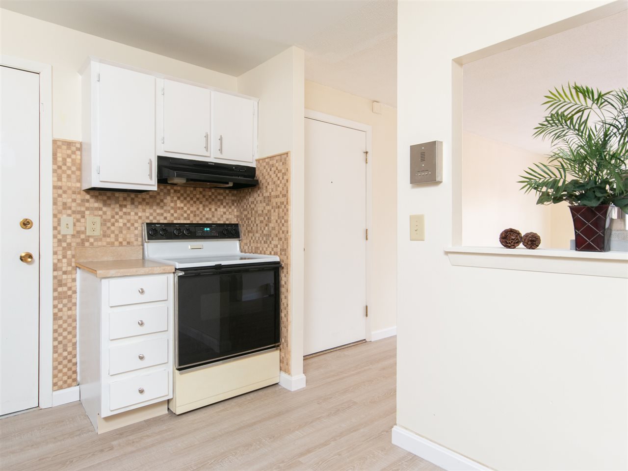 5 Strawberry Bank Road, Unit 10 Nashua, NH 03062 - Photo 4 of 14 Gallery Image 4