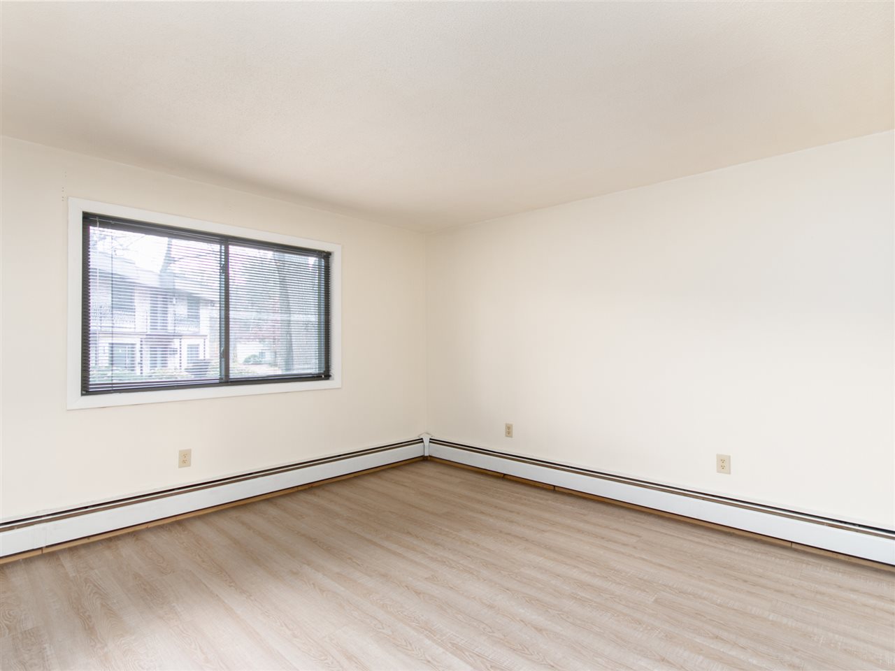 5 Strawberry Bank Road, Unit 10 Nashua, NH 03062 - Photo 6 of 14 Gallery Image 6