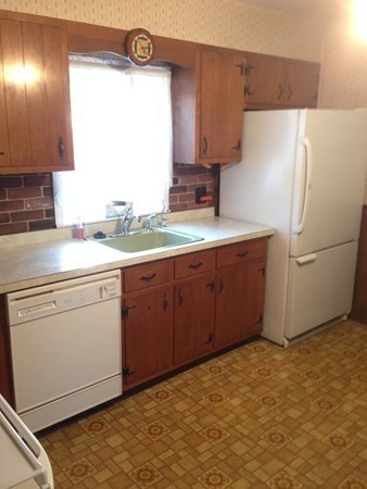 12 Springbrook Road Auburn, MA 01501 - Photo 10 of 25 Gallery Image 10
