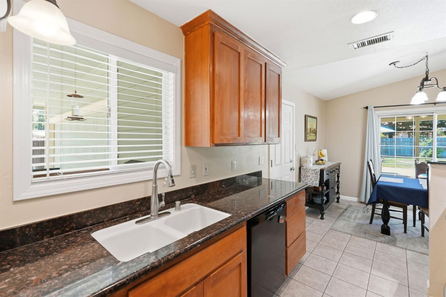 3701 Chamberlain Way Carmichael, CA 95608 - Photo 4 of 28