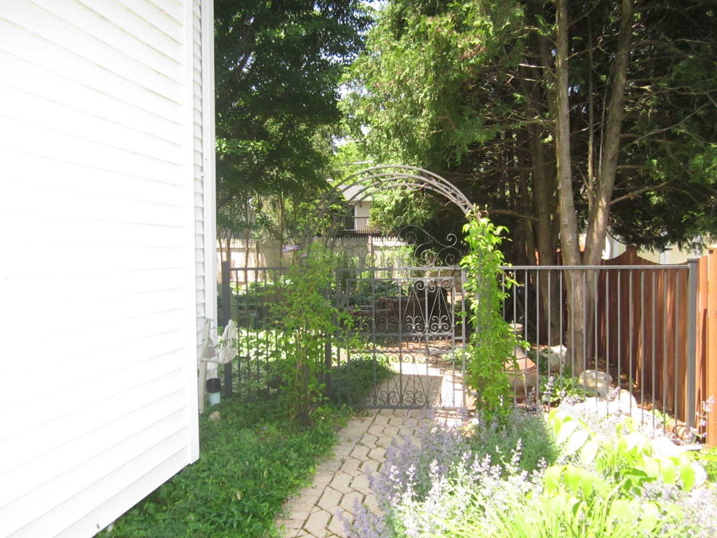 26W564 Jewell Road Winfield, IL 60190 - Photo 37 of 40 a garden view with a space
