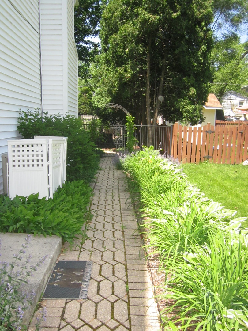 26W564 Jewell Road Winfield, IL 60190 - Photo 38 of 40 a view of a pathway with flower plants