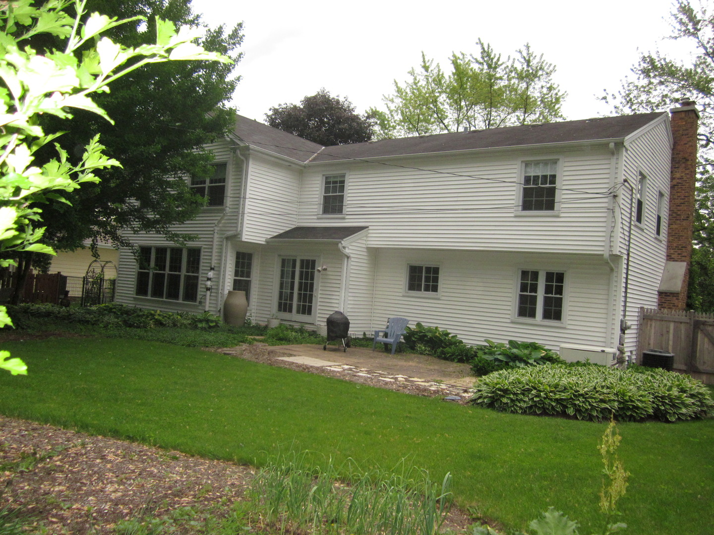26W564 Jewell Road Winfield, IL 60190 - Photo 40 of 40 a front view of a house with a garden