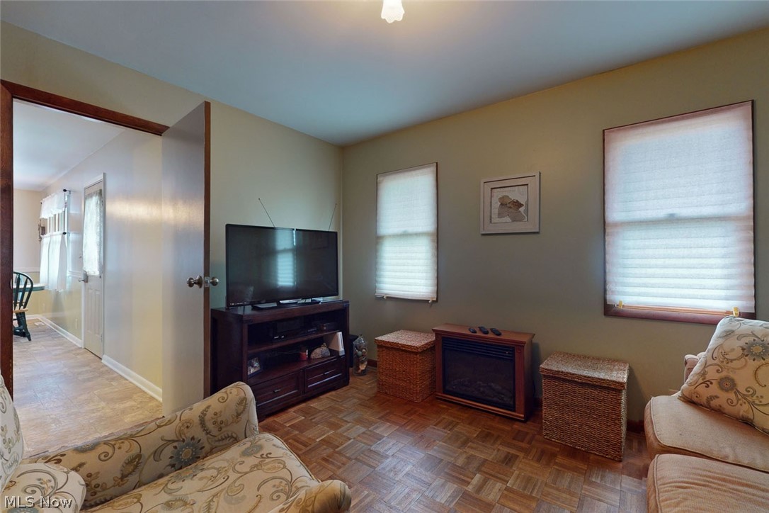 7339 Oakwood Road Parma, OH 44130 - Photo 12 of 28