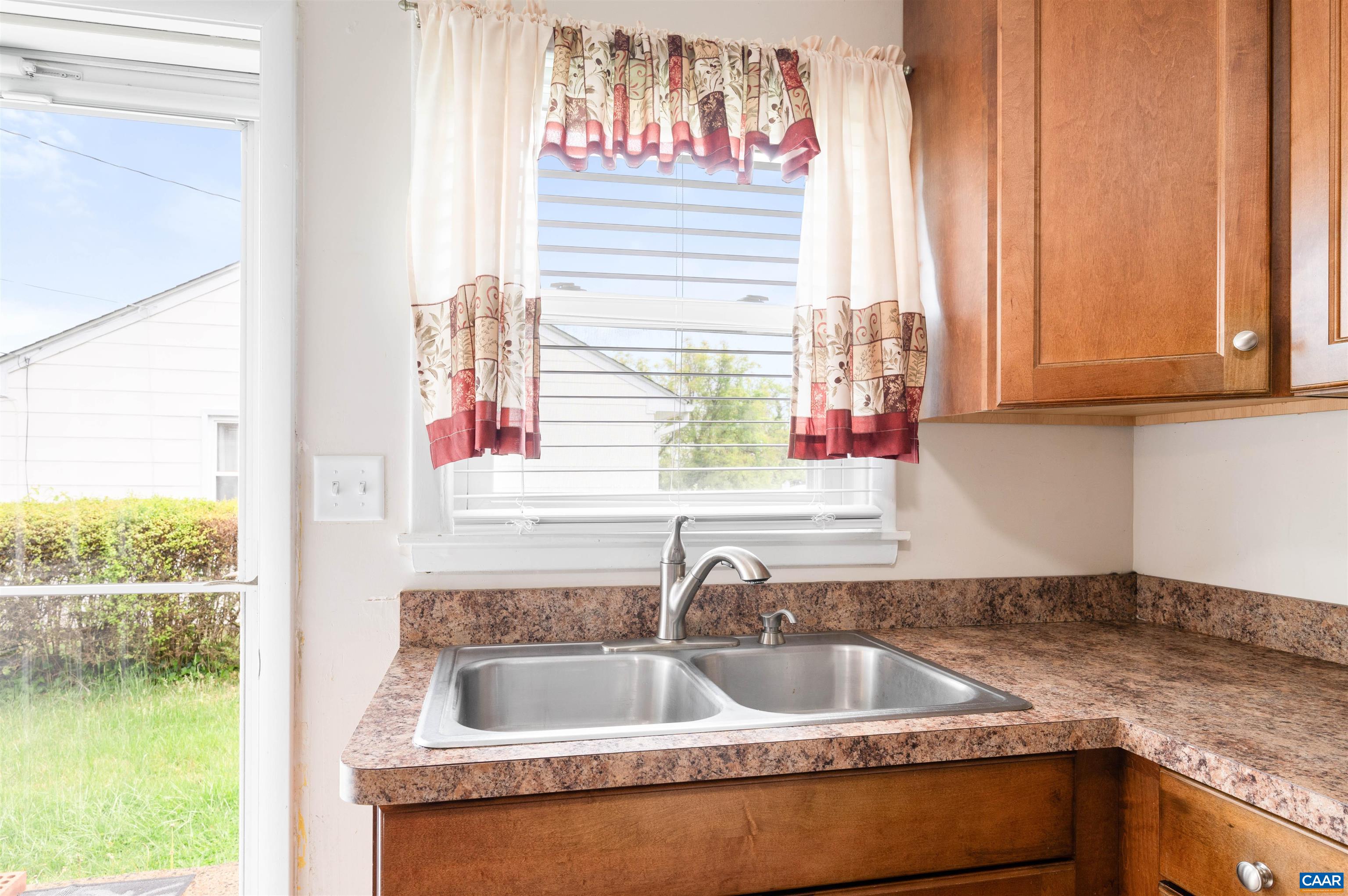 910 Ridge Street Charlottesville, VA 22902 - Photo 11 of 30 Gallery Image 11
