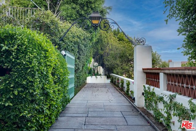 a view of entrance door of the house