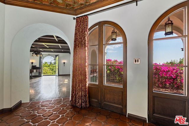 a view of entryway with a front door