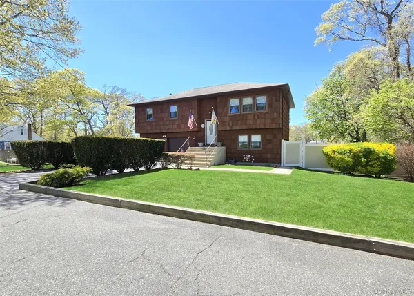 $724,999 | 76 Webster Avenue, Ronkonkoma, NY 11779