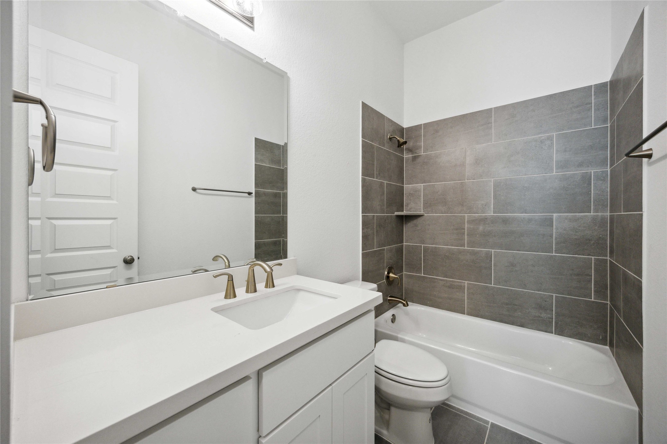 2711 Merlin Way Katy, TX 77493 - Photo 21 of 50 Secondary bedroom ensuite