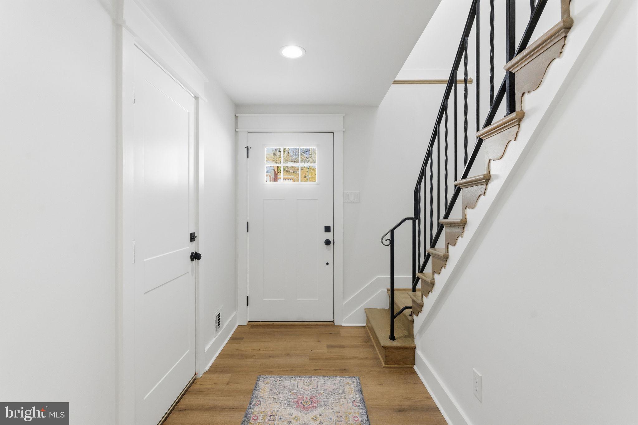 8615 Kerry Lane Springfield, VA 22152 - Photo 4 of 47