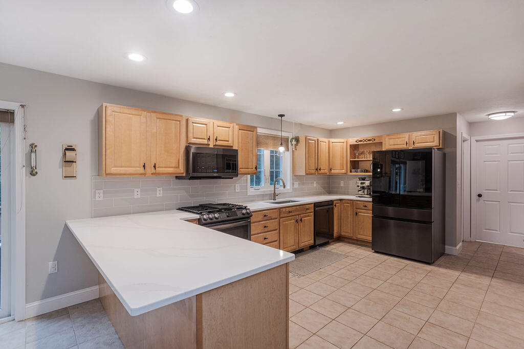 5 Shellie Lane Berwick, ME 03901 - Photo 5 of 55 5 Shellie Ln, Berwick
