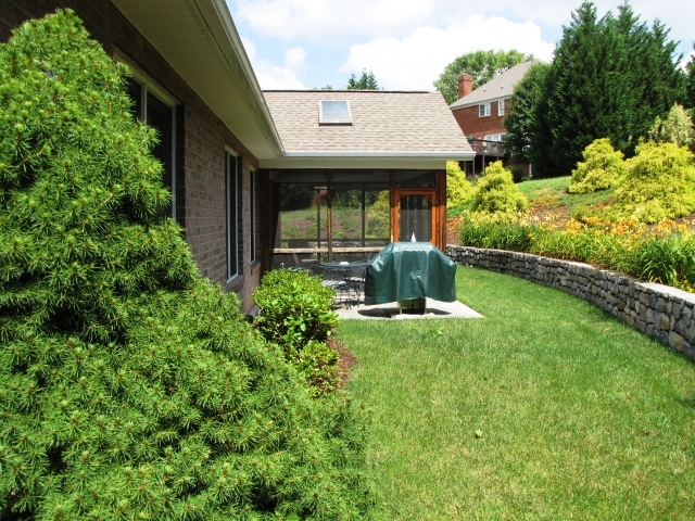 8277 Olsen Road Roanoke, VA 24019 - Photo 7 of 43 olsen 044