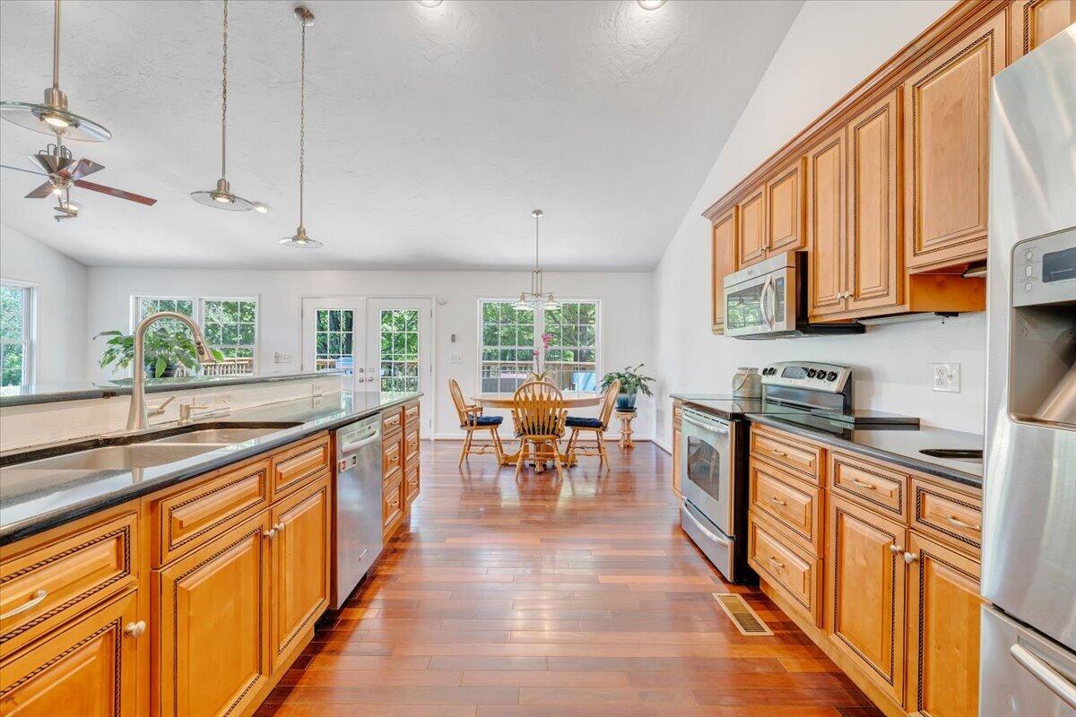 106 Diamond Road Salem, VA 24153 - Photo 12 of 51 021-MIB08652