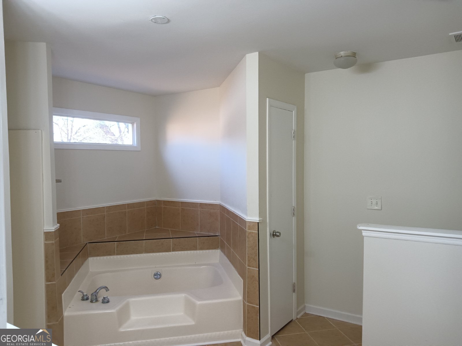 3668 Paddington Trail Rex, GA 30273 - Photo 6 of 21 a bathroom with a bathtub
