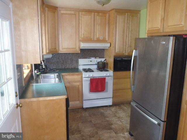 810 Beards Hill Road Aberdeen, MD 21001 - Photo 7 of 13 MODERN KITCHEN W/ GAS STOVE, REF, DISHWASHER,