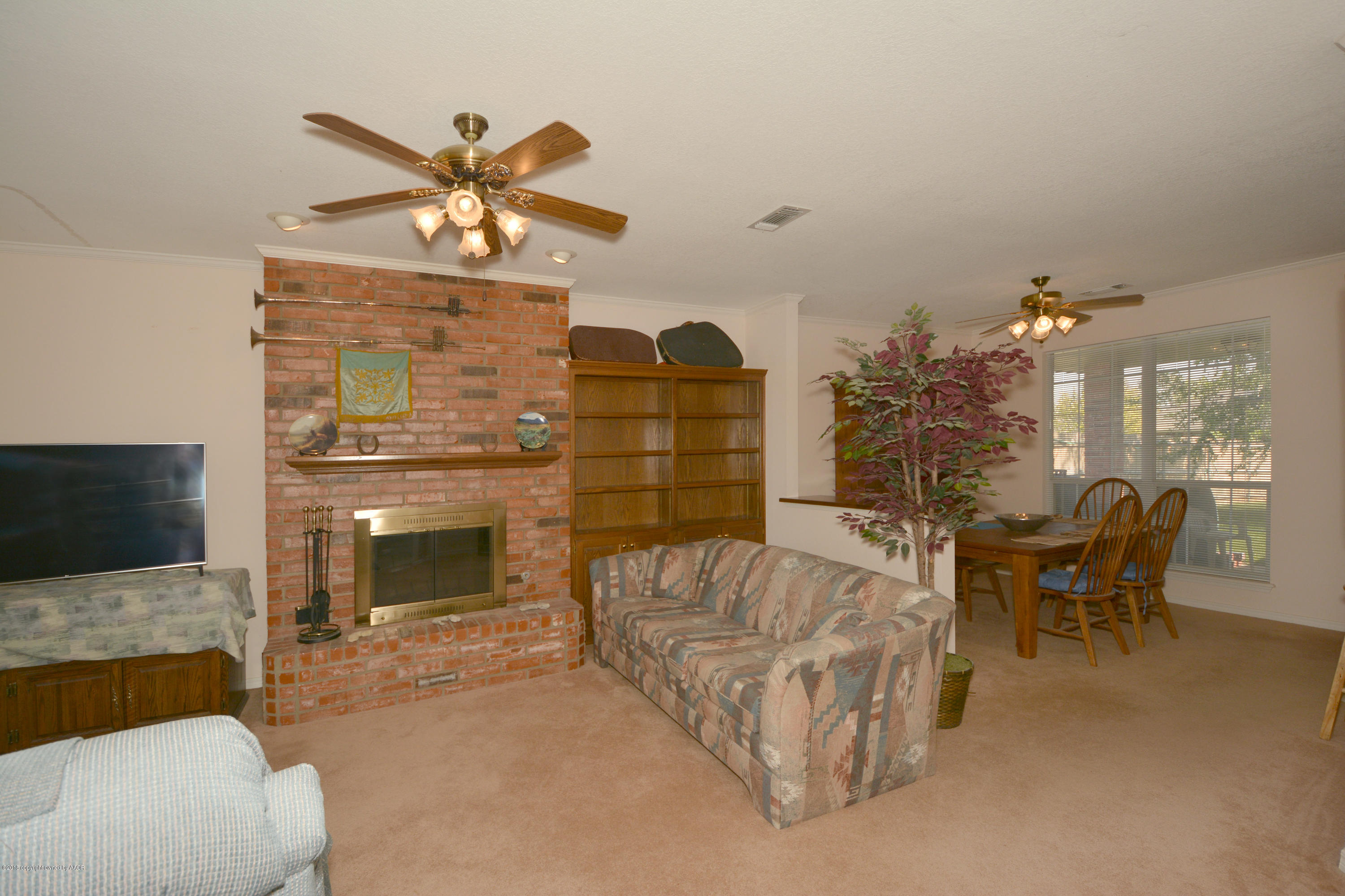 5405 Leo Lane Amarillo, TX 79110 - Photo 4 of 25 4 Living Room
