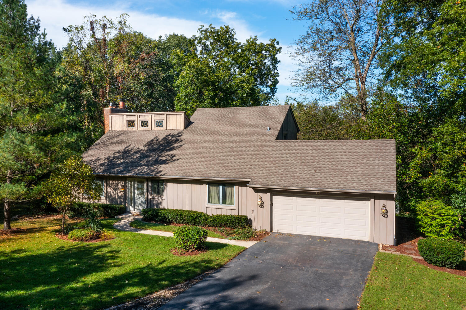 28W710 Indian Knoll Road West Chicago, IL 60185 - Photo 1 of 38 Gallery Image 1