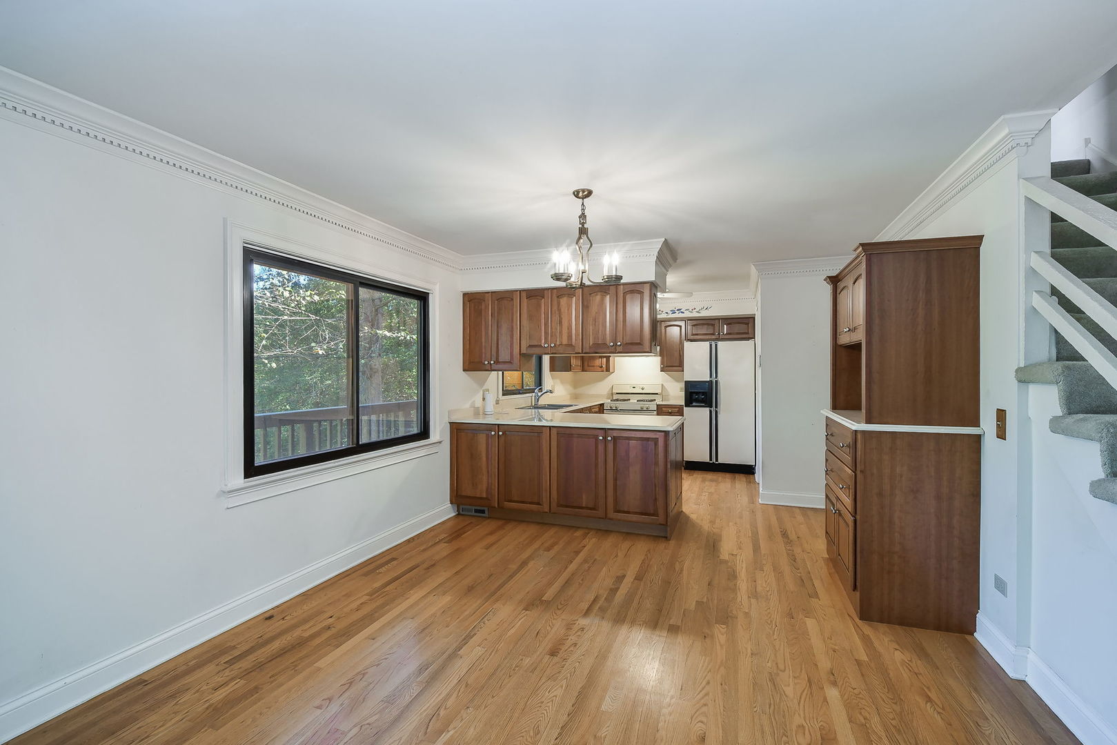 28W710 Indian Knoll Road West Chicago, IL 60185 - Photo 11 of 38 Gallery Image 11