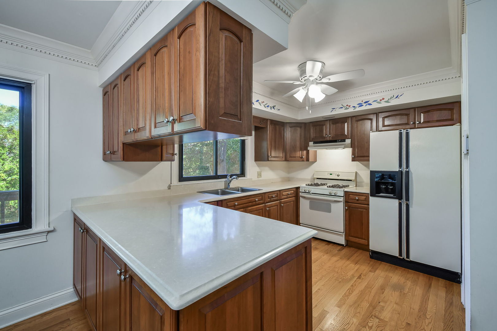 28W710 Indian Knoll Road West Chicago, IL 60185 - Photo 12 of 38 Gallery Image 12