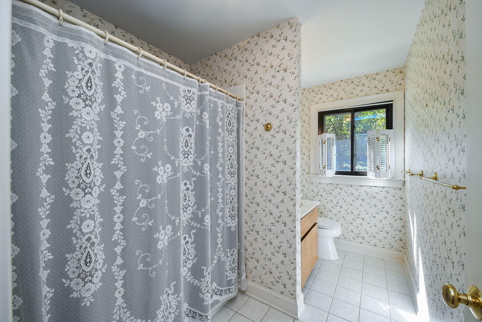 28W710 Indian Knoll Road West Chicago, IL 60185 - Photo 17 of 38 Gallery Image 17