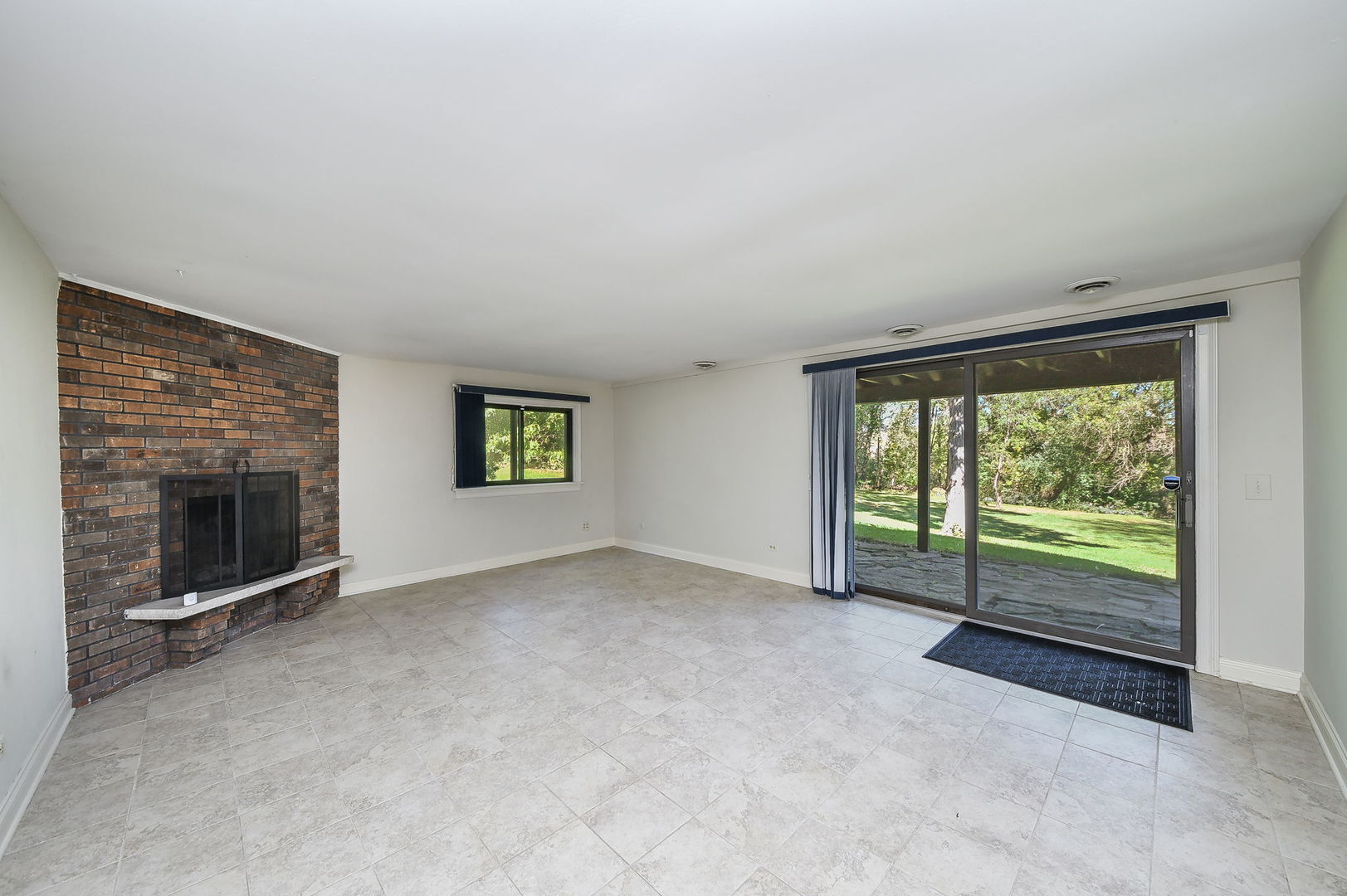 28W710 Indian Knoll Road West Chicago, IL 60185 - Photo 27 of 38 Gallery Image 27