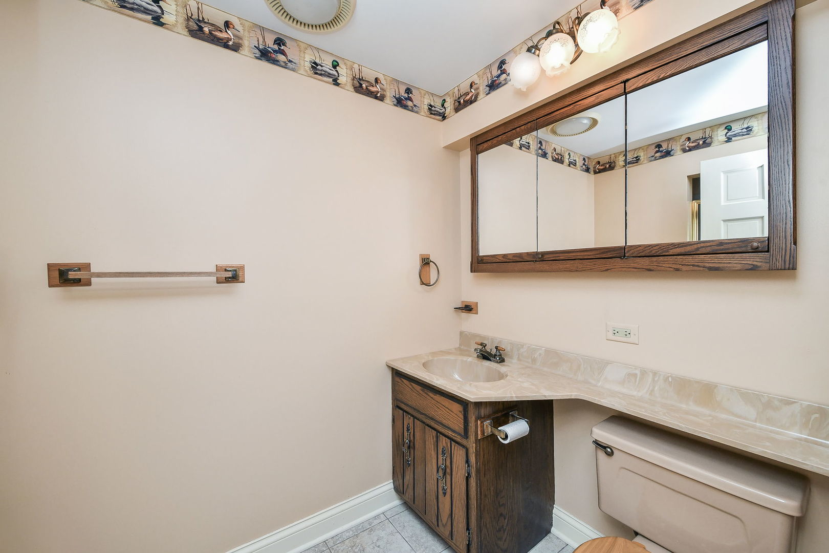 28W710 Indian Knoll Road West Chicago, IL 60185 - Photo 30 of 38 Gallery Image 30