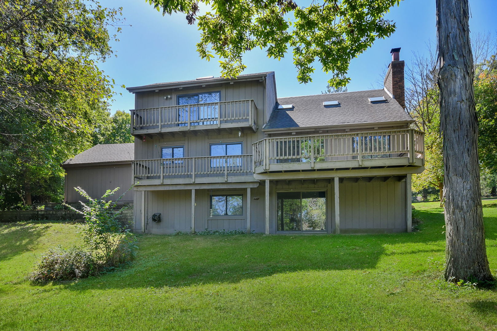 28W710 Indian Knoll Road West Chicago, IL 60185 - Photo 33 of 38 Gallery Image 33