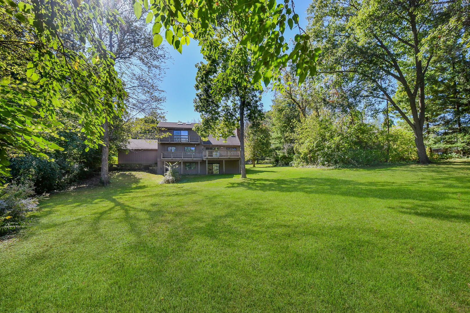 28W710 Indian Knoll Road West Chicago, IL 60185 - Photo 34 of 38 Gallery Image 34